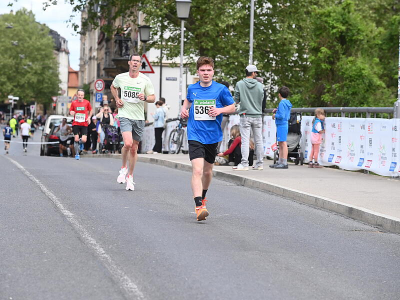 Weltkulturerbelauf 2025: 10,7 Kilometer durch Bamberg. Etwa 3700 Teilnehmer waren beim Wieland-Lauf am Start.