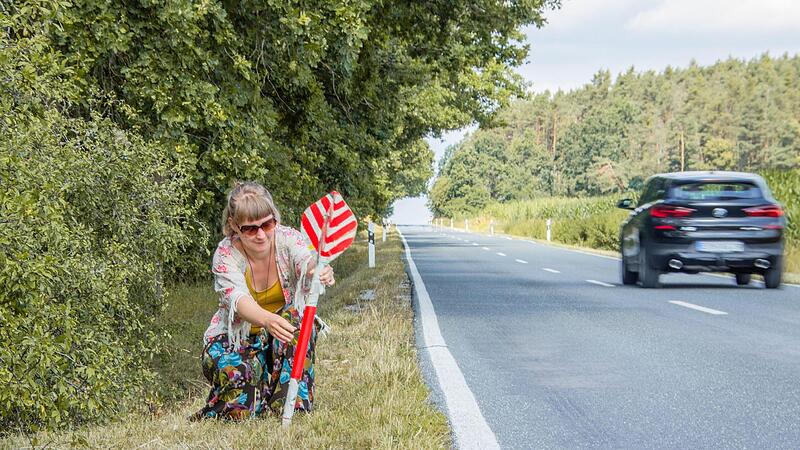 Der Pfeil landete direkt neben der Landstra&szlig;e zwischen Buch und Kelbheim