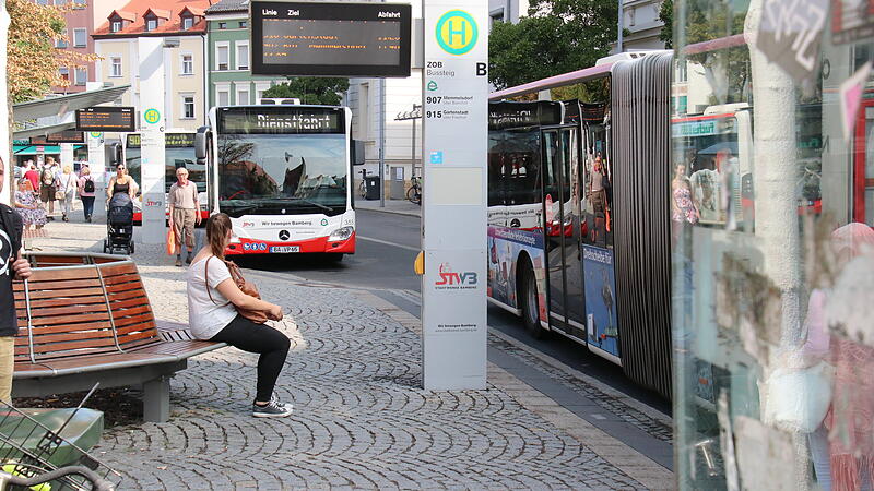 Der Zentrale Omnibusbahnhof in Bamberg ist einer der belebtesten Plätze in der ganzen Stadt. Hier durfte der Fahrgast ans Lenkrad. Der Zentrale Omnibusbahnhof in Bamberg ist einer der belebtesten Plätze in der ganzen Stadt. Hier durfte der Fahrgast ans Lenkrad.