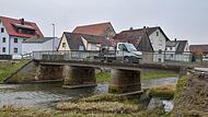 Die Brücke über die Reiche Ebrach wir demnächst abgerissen.