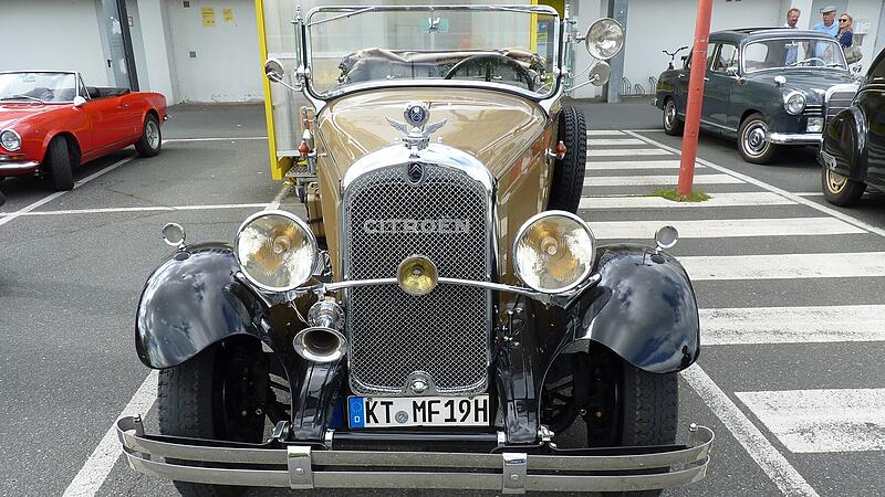 Oldtimerausfahrt mit VorkriegsoldtimernOldtimerausfahrt mit Vorkriegsoldtimern