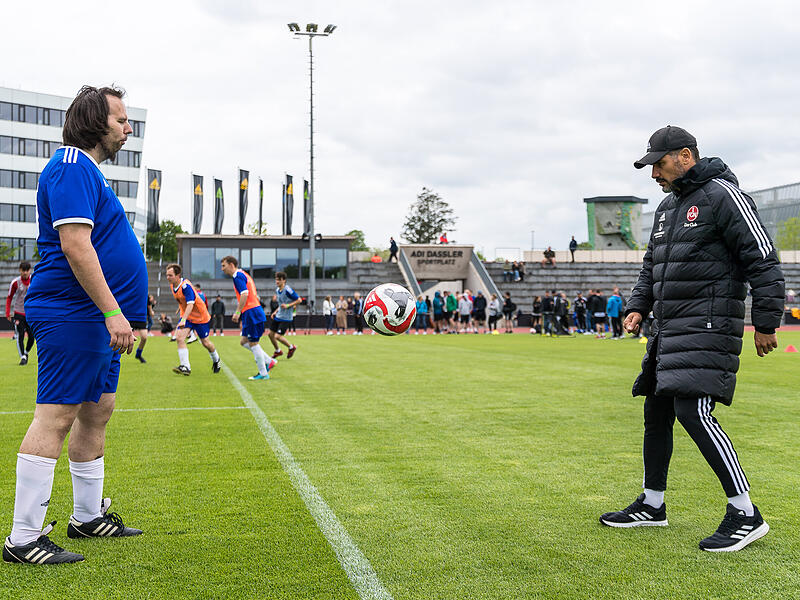 1. FC N&uuml;rnberg bolzt mit dem Special-Olympics-Team Deutschland in Herzogenaurach 2023