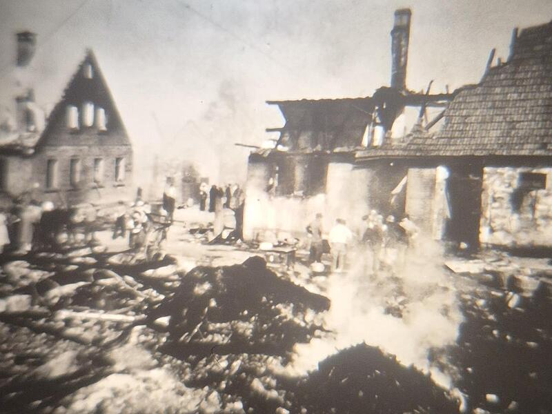 Ein Dorfbrand brachte 1956 viel Leid nach Frankenbrunn. Alois Meder, damals acht Jahre alt, recherchierte in den letzten Monaten in Eigenregie und berichteten nun zum 70-j&auml;hrigen Jubil&auml;um zahlreichen Interessierten von der Katastrophe.