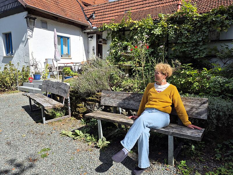 Nelly Gion eröffnet den Biergarten der ehemaligen Kreuzbergklause.