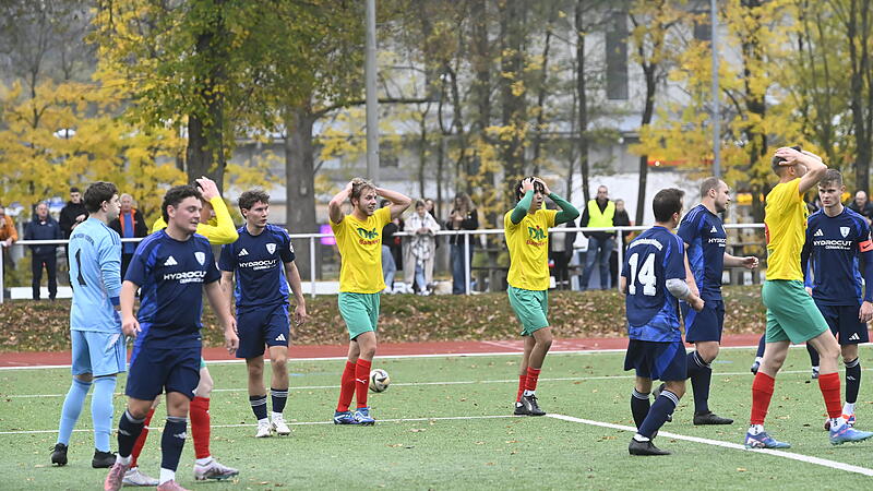 Im Kollektiv rauften sich hier die Spieler der DJK Don Bosco Bamberg II die Haare. Für einen Auswärtssieg auf dem Rödentaler Kunstrasen reichte es dennoch.