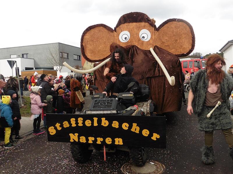 Staffelbacher Faschingsnarren in der Urzeit Staffelbacher Faschingsnarren in der Urzeit