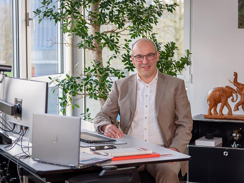 Jochen Michael Schmidt ist Geschäftsführer bei Maschinenbau Leicht MBL in Hallstadt Jochen Michael Schmidt ist Geschäftsführer bei Maschinenbau Leicht MBL in Hallstadt