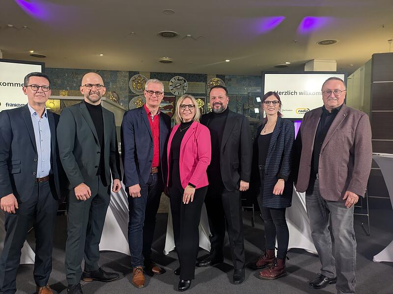 Sieben K&ouml;pfe, ein Frage: Wer von ihnen wird Forchheims Oberb&uuml;rgermeisterin oder Oberb&uuml;rgermeister f&uuml;r die kommenden sechs Jahre? Auf dem FT-Podium diskutierten sie &uuml;ber Geld, Wohnen, Verkehr und Kultur. Zehn Aussagen haben wir noch einmal einem Faktencheck unterzogen.