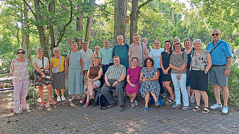 Rund 30 Personen kamen bei der Auftaktveranstaltung am &bdquo;Plauderb&auml;nkla&ldquo; in Forchheim zusammen. B&uuml;rgerzentrum-Mehrgenerationenhaus