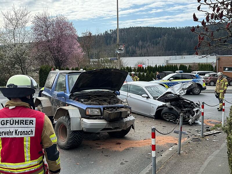 An beiden Fahrzeugen entstand hoher Sachschaden