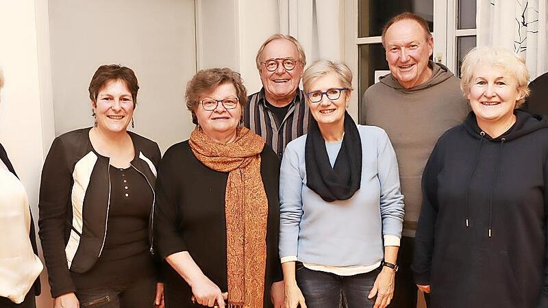 Der Vorstand mit Beisitzern (von links): Birgit Lechner, Iris Komann, Maria M&uuml;ller, Helmut Handrich, Silke G&ouml;rner, Martin Jaeger, Sonja Gundlack, Manfred Vogel (Michaela Da&szlig;ler fehlt)