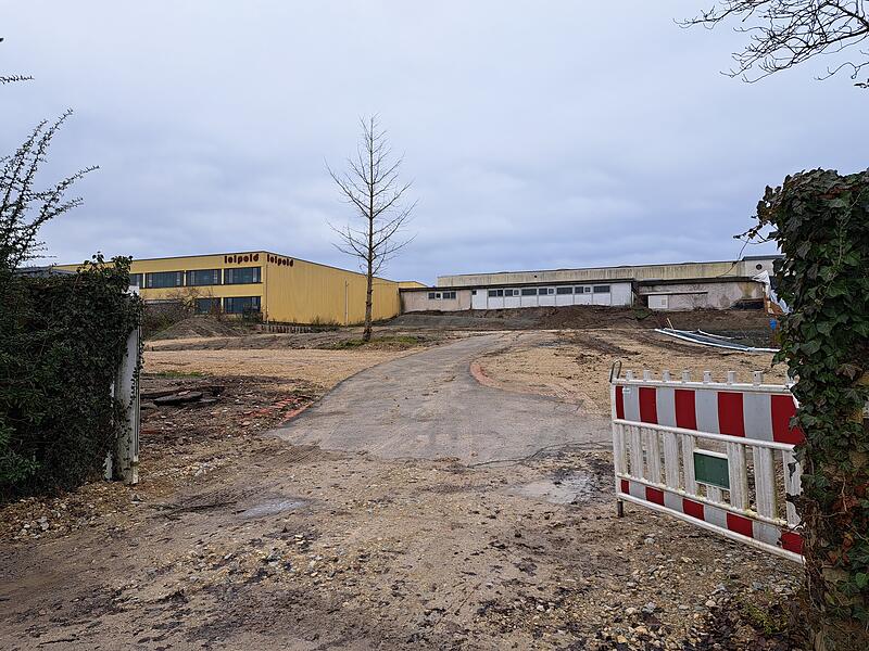 Spatenstich für das Baugebiet am Ahorner Berg war im Oktober 2022. Eigentlich sollte bis Mitte 2026 alles fertig sein.