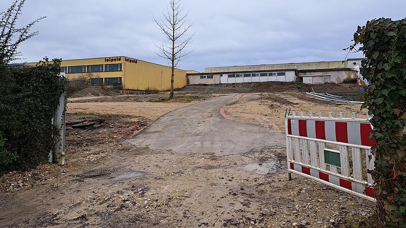 Spatenstich f&uuml;r das Baugebiet am Ahorner Berg war im Oktober 2022. Eigentlich sollte bis Mitte 2026 alles fertig sein.