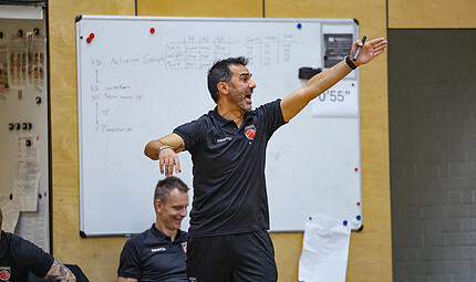 Jesus Ramirez trifft am Samstag in Ludwigsburg auf seinen alten Trainerkollegen aus seiner Zeit in Bilbao, Carles Duran.