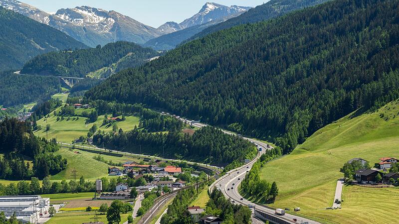 Vor der Demo auf der Brennerautobahn mit Totalsperre Vor der Demo auf der Brennerautobahn mit Totalsperre