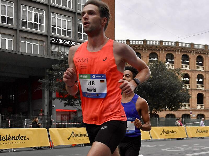 Der Mainrother David Gärtlein verbesserte seine persönliche Bestzeit über die Halbmarathon-Distanz in Valencia auf 1:05:58 Minuten.