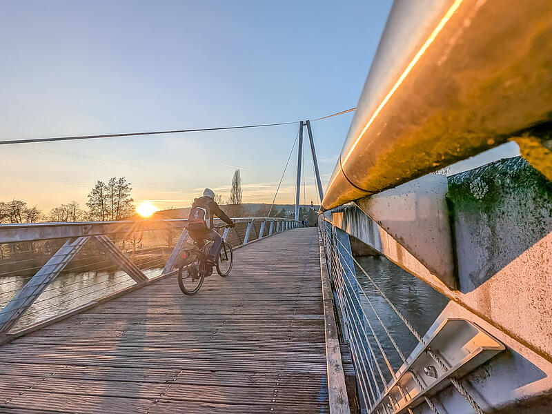 Der jährliche Brückenzustandsbericht der Stadt zeigt, bei welcher der 55 städtischen Brücken gehandelt werden muss. Zu den dringlichsten Brücken gehört der„Lila Steg“ zwar nicht: Aber es gibt gute Gründe, warum es dort trotzdem schon bald losgehen soll.