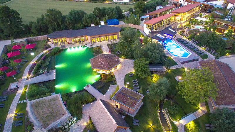 Das Sauna-Land der Obermain-Therme mit dem Naturbadesee