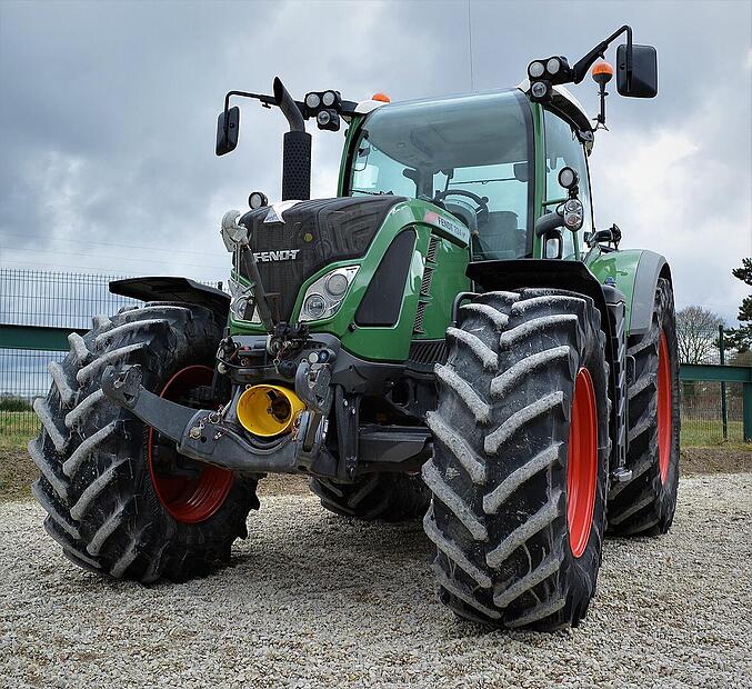 Verkehrsunfall in Forchheim zwischen Traktor und Auto: Person verletzt Verkehrsunfall in Forchheim zwischen Traktor und Auto: Person verletzt