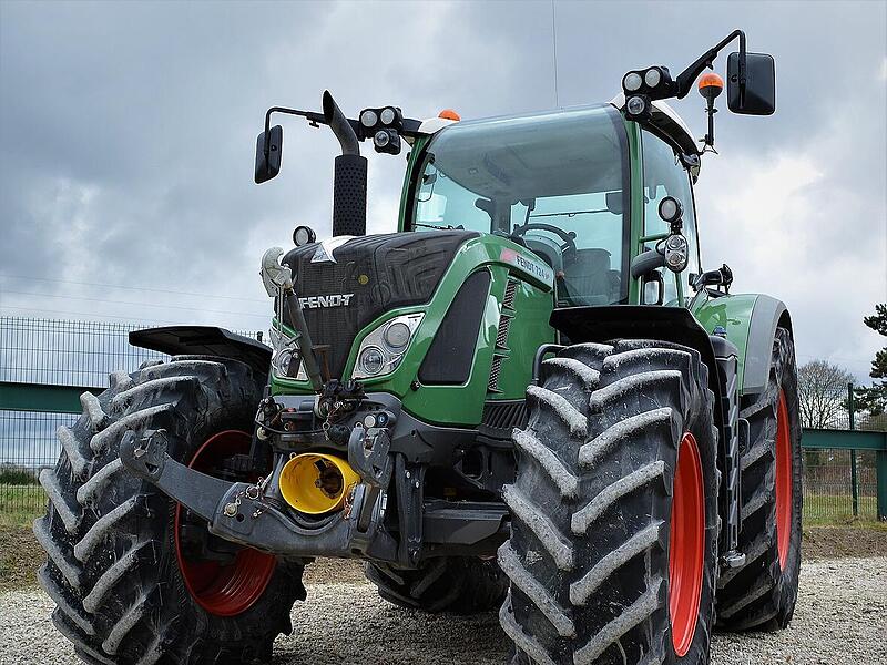 Verkehrsunfall in Forchheim zwischen Traktor und Auto: Person verletzt Verkehrsunfall in Forchheim zwischen Traktor und Auto: Person verletzt