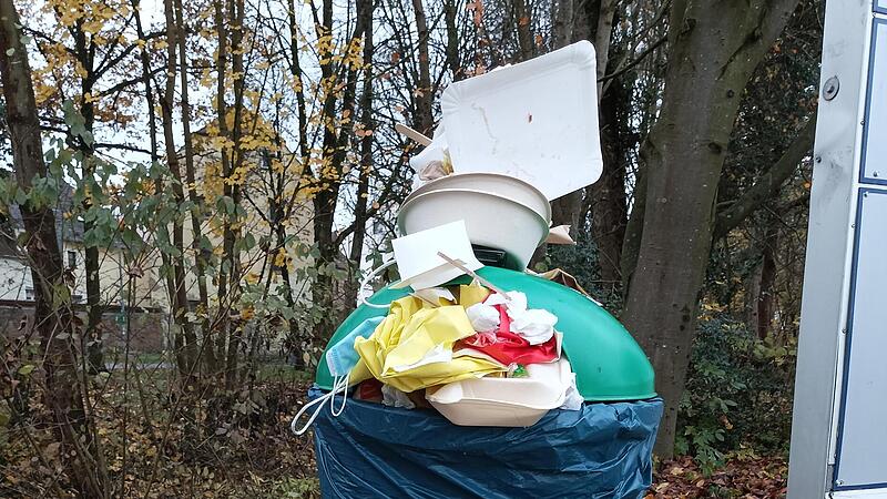 To-go-Abfall ade? Die neue Mehrweg-Angebotspflicht scheint zwar ein Anfang zu sein, aber l&ouml;st wohl noch nicht das M&uuml;llproblem.