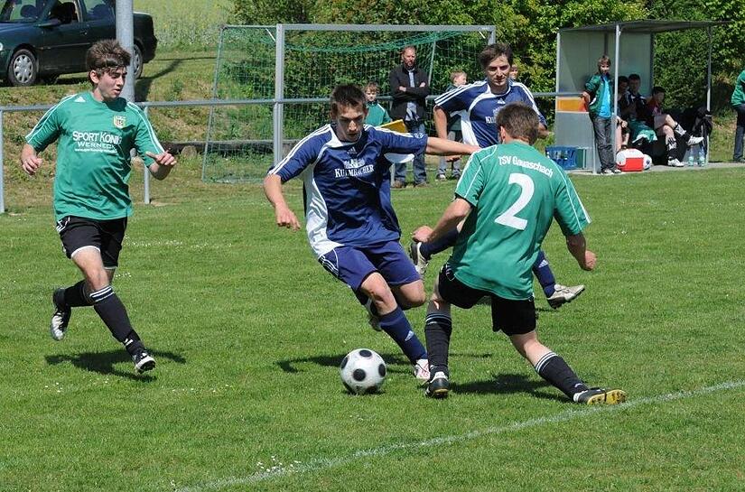Unser Bild zeigt ein Spiel des TSV Gauaschach in der Saison 2010/11 gegen den VfR Sulzthal in der A-Klasse. Damals war der TSV noch eigenständig, einige Jahre später ging man eine Spielgemeinschaft mit Altbessingen und Büchold ein. Unser Bild zeigt ein Spiel des TSV Gauaschach in der Saison 2010/11 gegen den VfR Sulzthal in der A-Klasse. Damals war der TSV noch eigenständig, einige Jahre später ging man eine Spielgemeinschaft mit Altbessingen und Büchold ein.