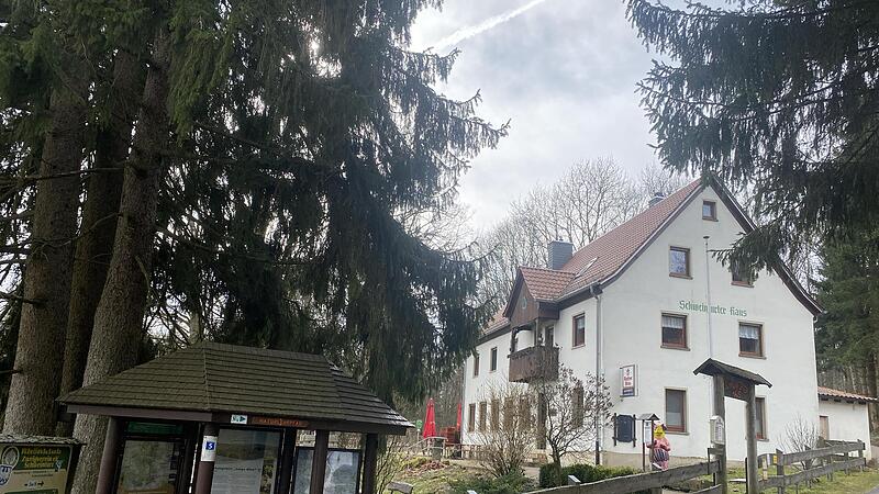 Idyllisch gelegen, aber derzeit geschlossen: das Schweinfurter Haus am Gangolfsberg in der Rh&ouml;n.