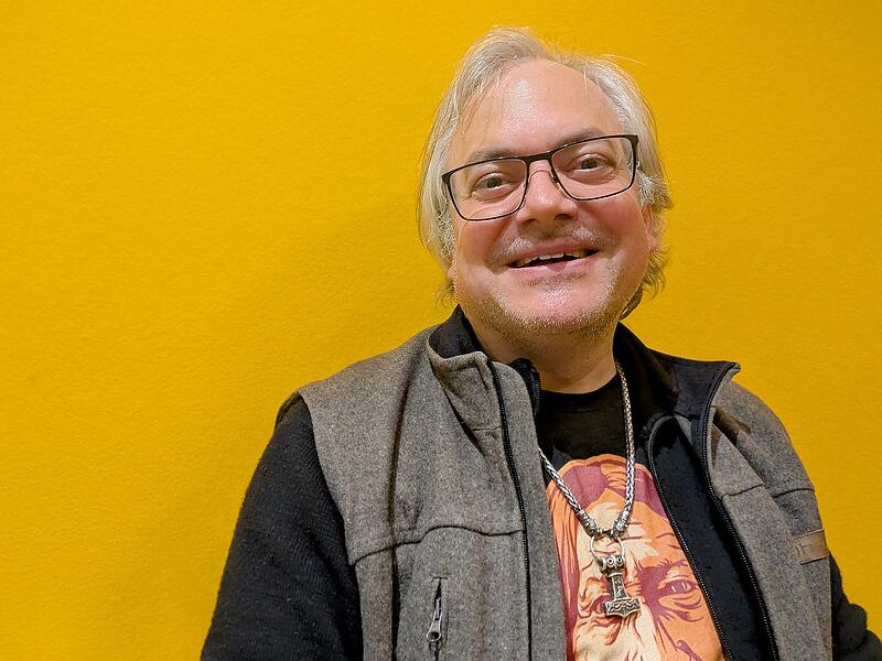 Sozial- und Pr&auml;ventionsp&auml;dagoge Dirk Bayer Eltern informieren, wie sie sich in schwierigen Situationen verhalten k&ouml;nnen.