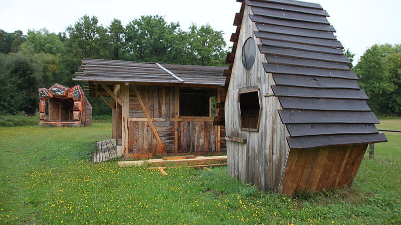 Die &Uuml;berreste des Tellerrand-Festival in Dormitz stehen noch.
