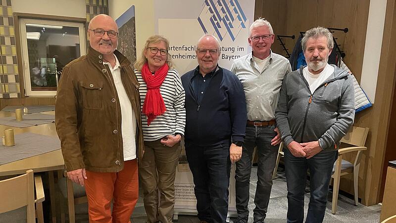 Unser Bild zeigt (von links) Vizepräsident des Landesverbandes Heinz Amling, Schriftführerin Claudia Meierl, 1. Vorsitzender Andreas Lomb, 2. Vorsitzender Michael Günder und Schatzmeister Ewald Heurung.