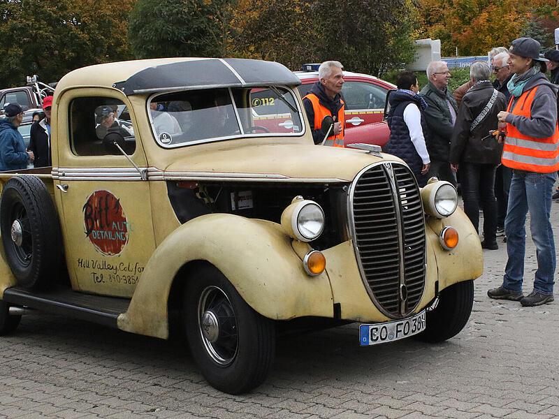 Rund 700  Old- und Youngster kamen nach Untersiemau zum 6. Oldtimertreffen und füllten den gesamten Parkplatz