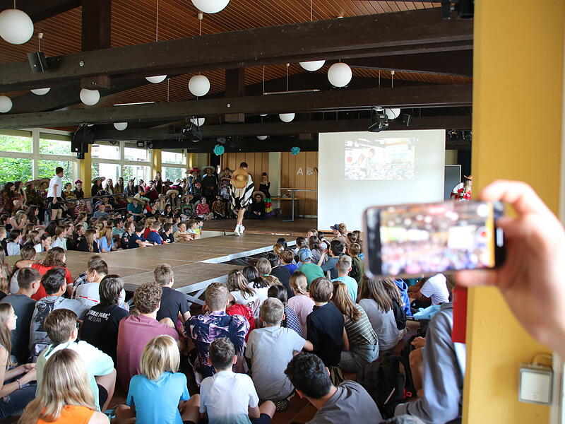 Eindr&uuml;cke vom Abischerz 2023Siegeszug und Abischerz der Abschlussklasse 2023 am Frobenius-Gymnasium Hammelburg