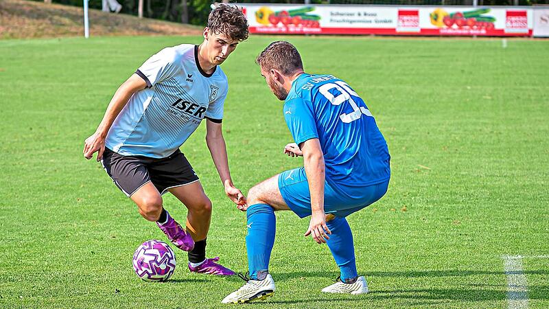 Jonas Rosa (links) war mit zwei Treffern der Matchwinner beim VfR Katschenreuth. Monika Limmer