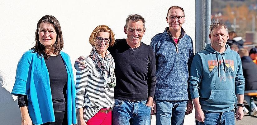 Bürgermeisterin Christiane Meyer (links), Jürgen Pöhlmann mit seiner Frau Elisabeth, Jörg Prell und Thomas Redel (rechts). Bürgermeisterin Christiane Meyer (links), Jürgen Pöhlmann mit seiner Frau Elisabeth, Jörg Prell und Thomas Redel (rechts).