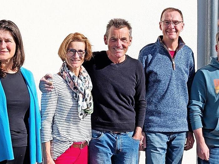 Bürgermeisterin Christiane Meyer (links), Jürgen Pöhlmann mit seiner Frau Elisabeth, Jörg Prell und Thomas Redel (rechts). Bürgermeisterin Christiane Meyer (links), Jürgen Pöhlmann mit seiner Frau Elisabeth, Jörg Prell und Thomas Redel (rechts).