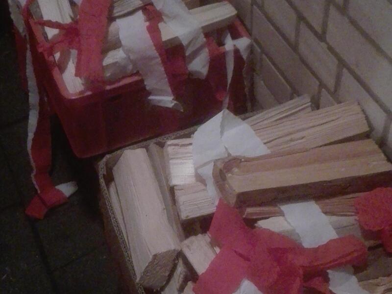 Der ausgediente Kerwasbaum aus Warmersdorf kam in Form von Scheitholz nach Höchstadt.