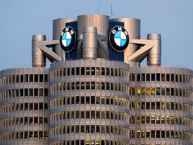 BMW Konzernzentrale mit BMW Logo