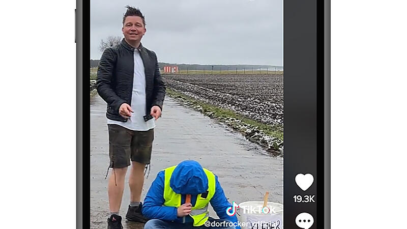 it ihrem Klimakleber-Song   zur Melodie von  &bdquo;&Uuml;ber den Wolken&ldquo; sorgen die Dorfrocker f&uuml;r dicke Luft bei Liedermacher Reinhard Mey.