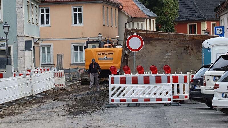 Wohl noch länger werden die Behinderungen in der Innenstadt Weismains dauern.