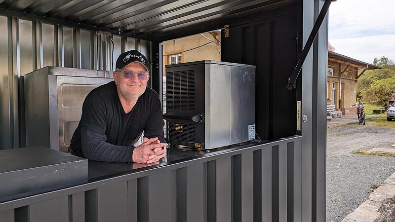 Bodo Schmidt war P&auml;chter des Imbisscontainers am Rupbodener Bahnhof im Sommer 2024.