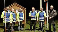 Freudige Gesichter bei den Feldgeschworenen aus Guttenberg: Die f&uuml;nf Siebener wurden vom B&uuml;rgermeister Philip Laaber (rechts) mit Leuchtjacken ausstaffiert. Obmann ist Harald Will (Dritter von links), sein Stellvertreter Robert Hain (Zweiter von l...