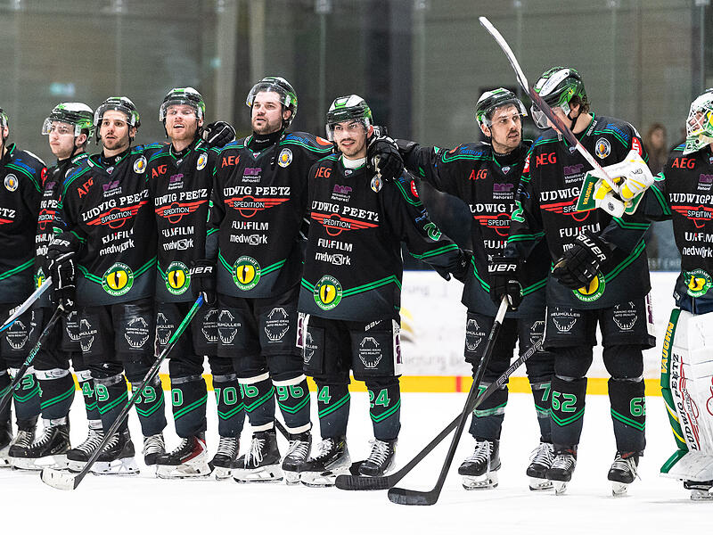 Zusammen gegen alle Widerst&auml;nde: Die H&ouml;chstadt Alligators nehmen das Aus in den Play-offs bei &uuml;berm&auml;chtigen Hannover Scorpions sportlich.
