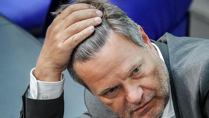 Der gr&uuml;ne Wirtschafts- und Umweltminister Robert Habeck wirft dem Koaltionspartner FDP Wortbruch vor.