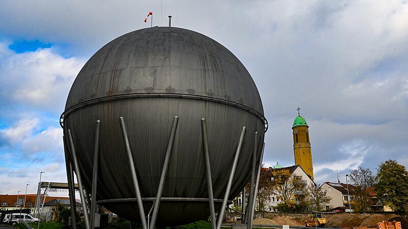 Die Gaskugel der Stadtwerke am Margaretendamm ist zwar randvoll gef&uuml;llt, dient aber laut Stadtwerkesprecher Giersberg nur als Pufferspeicher, um Verbrauchsspitzen am Tag abzufedern.