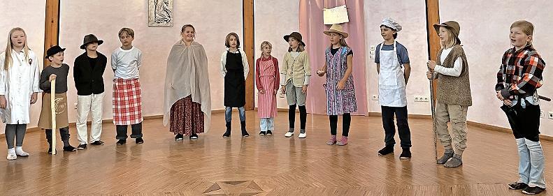 Die Viertklässler der Waldorfschule im Kulmbacher Land studierten ein Theaterstück über die Schildbürger ein.
