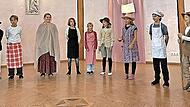 Die Viertklässler der Waldorfschule im Kulmbacher Land studierten ein Theaterstück über die Schildbürger ein.
