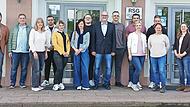 &Auml;rztliche Teilnehmer/innen mit Gesch&auml;ftsf&uuml;hrer Dr. Matthias Wagner und Nadine Ruppert (von rechts, beide RSG) sowie Kursleiter Dr. Thomas Wei&szlig; (Mitte).