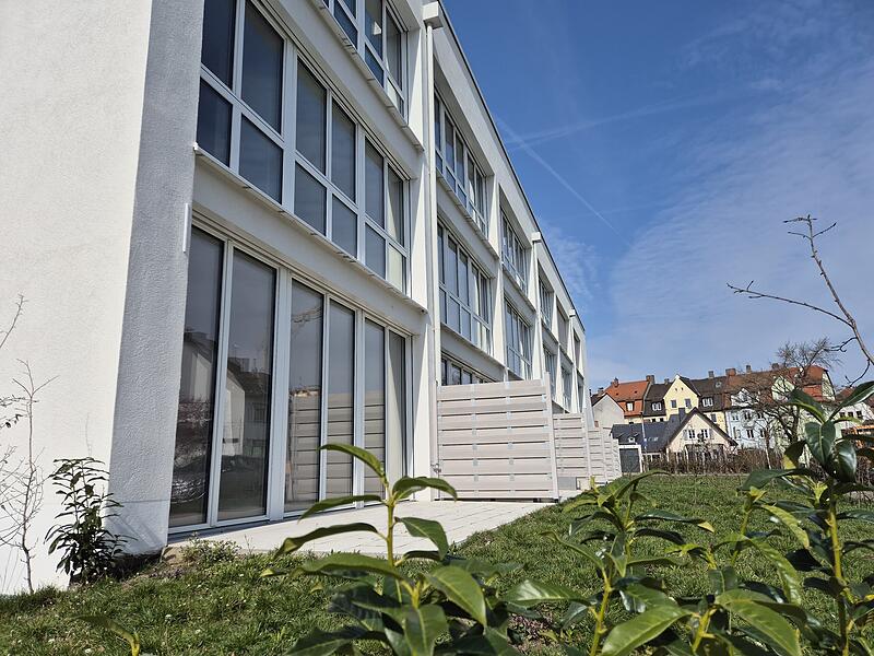 15 Wohnungen, davon einige mit zwei kleinen G&auml;rten: Das Haus in der Adam-Stegerwald-Stra&szlig;e in Bamberg.