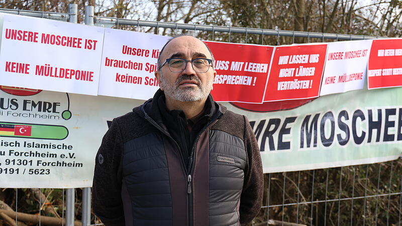 Lagerfläche vor Yunus Emre Moschee Forchheim verärgert die GemeindeLagerfläche vor Yunus Emre Moschee Forchheim verärgert die Gemeinde Lagerfläche vor Yunus Emre Moschee Forchheim verärgert die Gemeinde