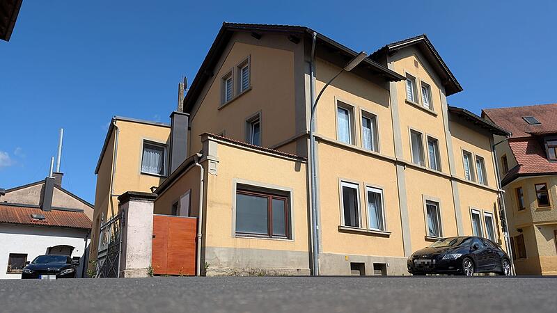 Immer wieder werden Häuser zwangsversteigert, wie das Objekt in der Torstraße in Forchheim. Für Kaufinteressenten könnten echte Schnäppchen dabei sein.